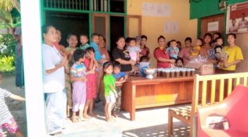Cegah Stunting, Pemdes Hale Baluta Bagikan Makanan Bergizi Bagi Ibu Hamil Dan Anak-Anak