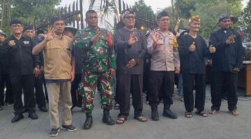 Swadaya Warga Meriahkan Pelantikan RT, RW, dan Karang Taruna Kelurahan Talun dengan Gelar Seni Budaya.