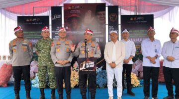 Wakapolri Salurkan 1.000 Paket Bansos untuk Petani Cianjur.