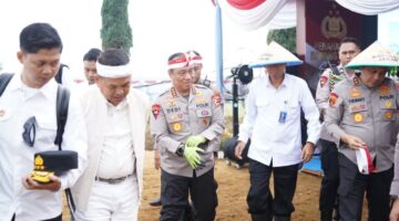 Wakapolri Tanam Bawang Putih di Cianjur, Target Swasembada.