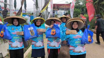 Petani Bawang Putih Cianjur Bahagia Terima Bansos Wakapolri.