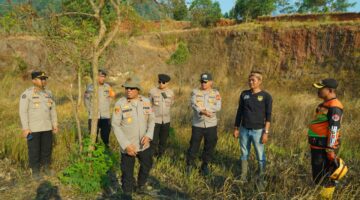 Polda Jabar Padamkan Karhutla di Gunung Geulis, Warga Diimbau Waspada