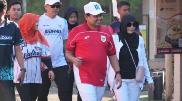 Jalan Santai Bersama Dony, Warga Sumedang Jemput Kebahagiaan.