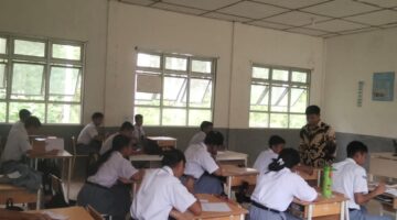 UTS SMA Negeri 1 Tanah Masa Berlangsung Aman dan Lancar, Kepala Sekolah Tekankan Disiplin Guru dan Semangat Belajar Siswa.