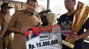Robinhood, Sapi Asal Sumedang Berbobot 1,4 Ton Taklukkan Kontes Nasional Piala Presiden 2026.